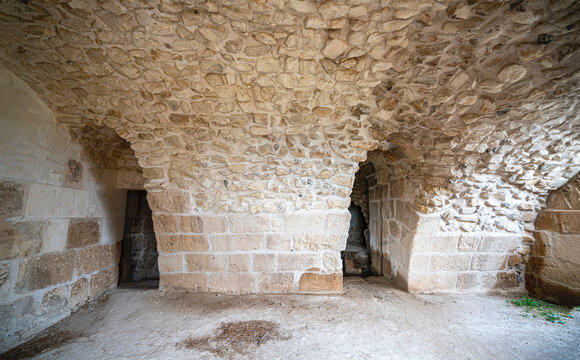 The scenic views of Ravanda Castle, locally known as Ravanda Kalesi, are situated on a hill west of the village of Belen&ouml;z&uuml;, in the province of Kilis, Turkey. 