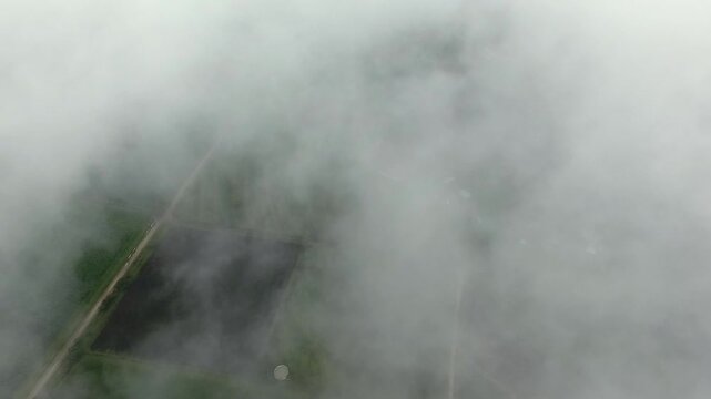 Toma A&eacute;rea de un d&iacute;a nublado y clima fr&iacute;o.