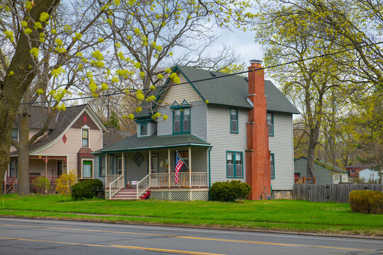 Historic residential building at 33914 Grand River Avenue in historic city center of Farmington, Michigan MI, USA.
