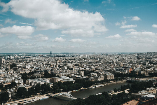 Panoramic view of Paris showcasing its architectural beauty