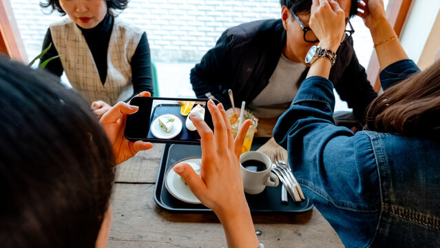 Capturing moments in a South Korean coffee shop