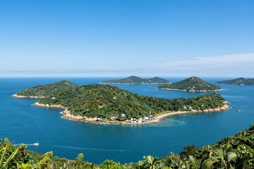 Fototapeta premium Secluded Island Paradise - Tranquil Coastal Landscape