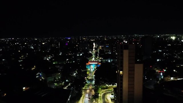 Vista a&eacute;rea de la ciudad de Guadalajara hacia el este durante la noche, Jalisco, M&eacute;xico