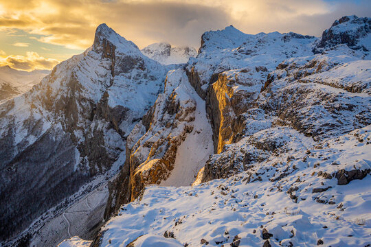 Snowy mountain ridge at sunset in Fuented&eacute;, Spain
