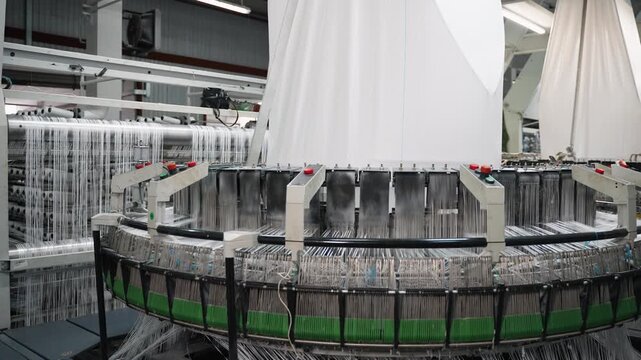 Polypropylene fiber weaving machine manufacturing synthetic fabric