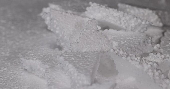 White foam with granules, this foam has a stepped structure of small balls and serves to protect goods during packaging.