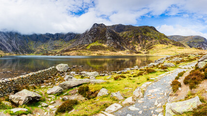 Fototapeta premium Wide Panoramic Vista of Llyn Idwal and the Glyderau Range, Eryri (Snowdonia)
