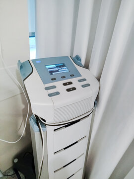 Medical device Sinusoidal modulated currents (SMC). Physical bases of electronic medical apparatus.