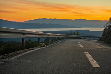 Obraz premium Spectacular winding road on the island of Hvar at sunrise