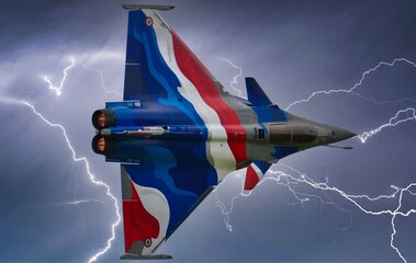 Fototapeta premium Rafale Solo Display 2026 PC et éclairs d'orages