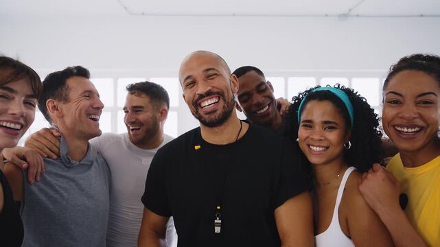 Multiethnic group of sportive people doing functional workout at the gym, concepts about sport and fitness - Athletes training for strenght and cardio