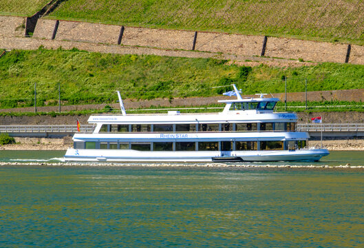 Bingen am Rhein, Deutschland &ndash; 02.05.2026: Das Deutsche Passagierschiff RHEIN STAR  auf dem RHEIN in H&ouml;he von Bingen am Rhein