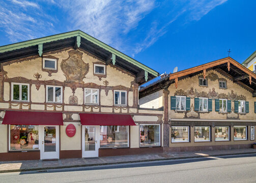 Wandmalerei, bemalte H&auml;userfassaden, in Prien am Chiemsee, Prien, Oberbayern, Bayern Deutschland