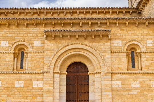San Martin de Fromista church facade, Romanesque architecture