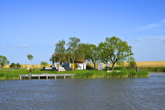 M&ouml;rbisch am See, Seebad M&ouml;rbisch in Burgenland, Austria - a holiday area on the shores of Lake Neusiedler See. Lake Neusiedler See is the largest steppe lake in Central Europe, UNESCO World Heritage