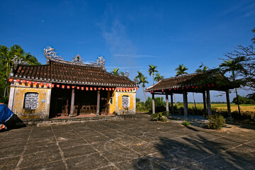 Fototapeta premium An ancient building with iconic yellow walls