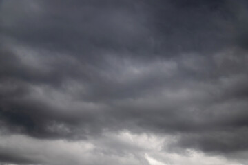 Fototapeta premium Dark storm clouds gathering over an overcast sky before heavy rain and an approaching thunderstorm