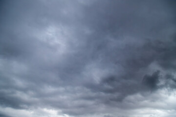 Fototapeta premium Dramatic overcast sky with dark storm clouds building, moody atmospheric weather scene