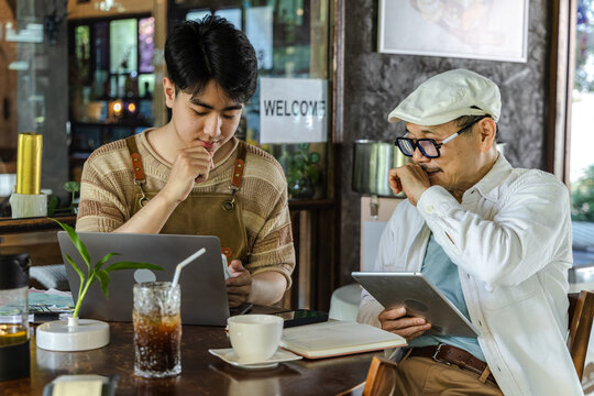 Modern small business digital management concept with entrepreneur reviewing data on laptop while coordinating with team member, using technology for workflow planning, efficiency, and performance