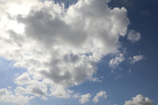 cielo azzurro nuvole