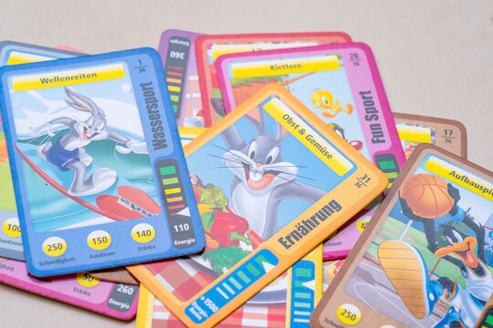 Looney Tunes Sportarena trading cards featuring Bugs Bunny and Daffy Duck, collectible gaming cards on table, variety character cards with sports theme, hobby and fun, playful pop culture collectibles