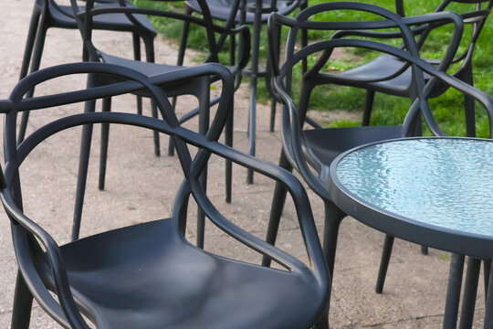 Modern Outdoor Cafe Seating with Stylish Black Chairs and Glass Tables
