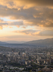 Obraz premium Panoramic aerial cityscape sunset view of Tbilisi, the capital of Georgia
