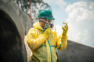 Obraz premium 12-A7400441_environmental-worker-protective-mask.jpg