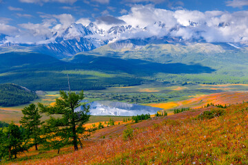 Obraz premium Stunning Altay mountains with Dzhangyskol lake reflection, Russia