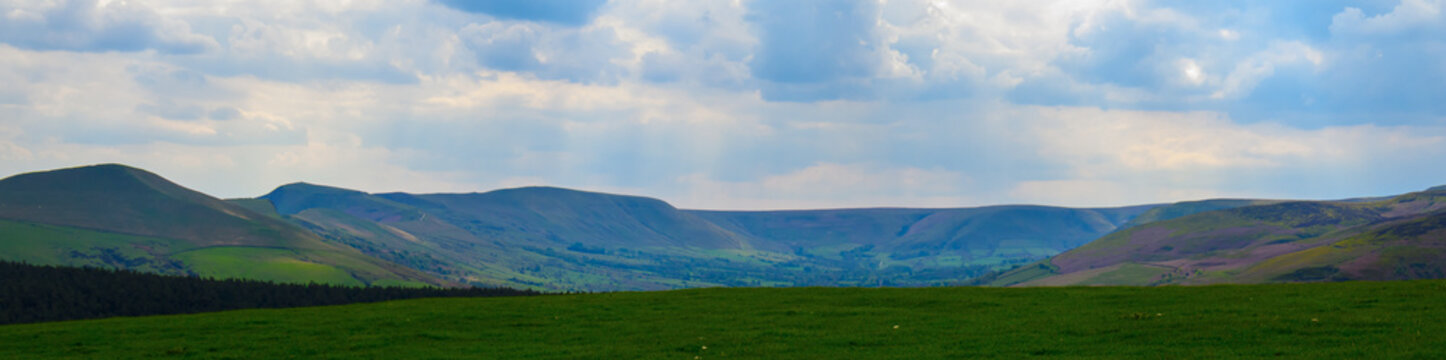 A view into the Edale horseshow from crook hill 