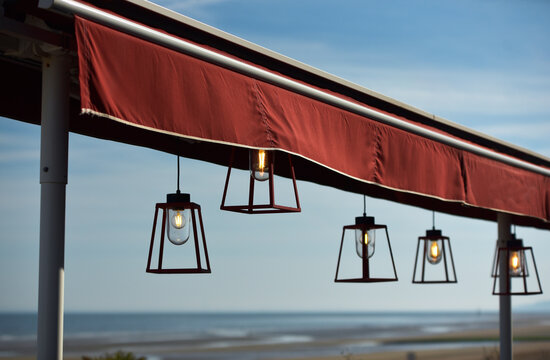 Lampes de restaurant en bord de mer