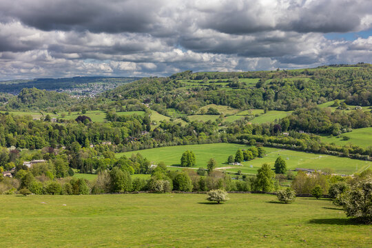 Derwent Valley, Stretching 15 miles down the river valley from Matlock Bath to Derby, the World Heritage Site contains a fascinating series of historic mill complexes, including some of the world＇s fi