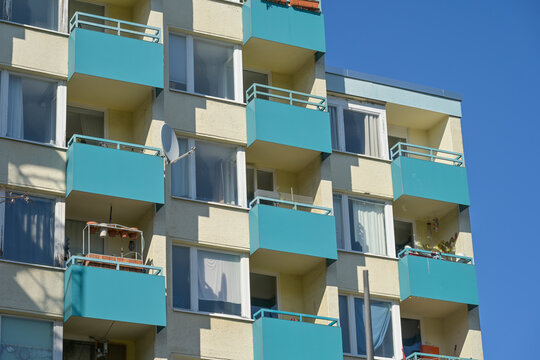 Plattenbau, Wohnhaus, Sozialbau, Hasenheide, Kreuzberg, Bezirk Friedrichshain-Kreuzberg, Berlin, Deutschland