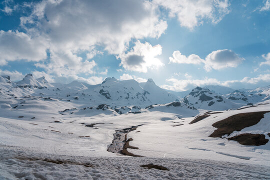 Ruta con raquetas de nieve en Portalet, Formigal, Pirineos de Arag&oacute;n.