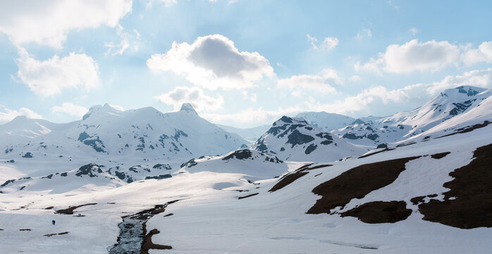 Ruta con raquetas de nieve en Portalet, Formigal, Pirineos de Arag&oacute;n.