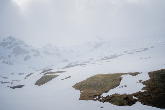 Ruta con raquetas de nieve en Portalet, Formigal, Pirineos de Arag&oacute;n.