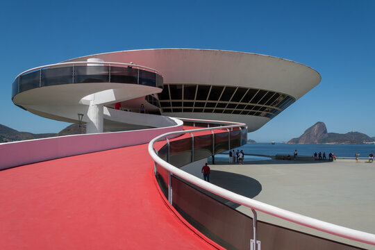 The Niter&oacute;i Museum of Contemporary Art, designed by Oscar Niemeyer, is an architectural landmark overlooking Guanabara Bay and showcasing modern art.	