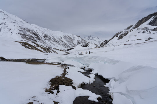 Ruta con raquetas de nieve en Portalet, Formigal, Pirineos de Arag&oacute;n.