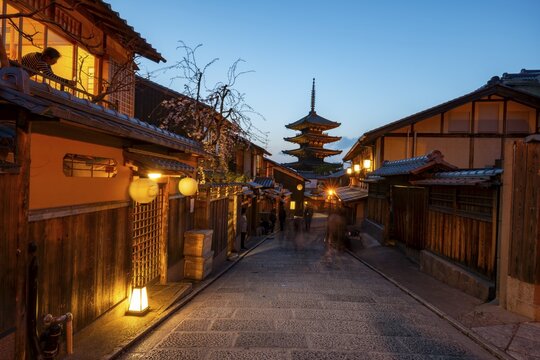 Yasaka dori historic street in the old town with traditional Japanese houses, five-story Yasaka Pagoda of the Buddhist Hōkanji Temple at the back, evening mood, blue hour, Higashiyama, Kyoto, Japan