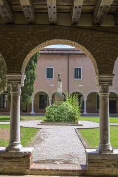 Cloister of the Chiesa di San Francesco della Vigna, Castello, Venice, Province of Venice, Italy