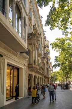 Passeig de Gr&agrave;cia shopping street, Barcelona, Catalonia, Spain