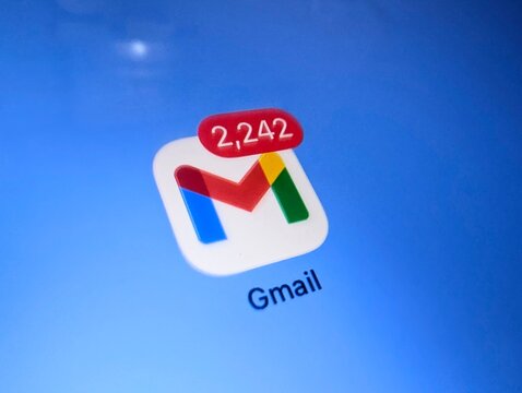 Gmail app icon on smartphone screen with unread notification badge