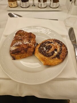 These pastries are cinnamon rolls or bolus.