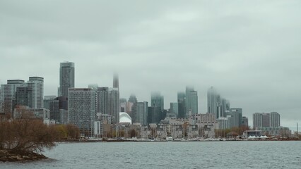 Naklejka premium Toronto Skyline Foggy Overcast Lake Ontario Canada Panorama Cityscape Rogers Centre Autumn Moody