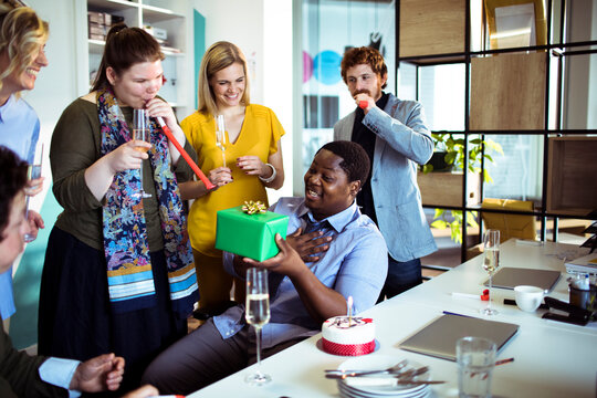Coworkers celebrate birthday with gift in office