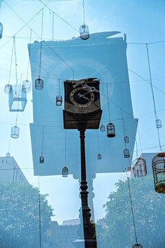 reloj, pajaros, jaulas, luces, guadalajara, paseo degollado, cielo, azul, l&aacute;mpara, blanco, alumbrado, baloncesto, barca, nautica, vela, acu&aacute;tico, aislada, edificio, lentes