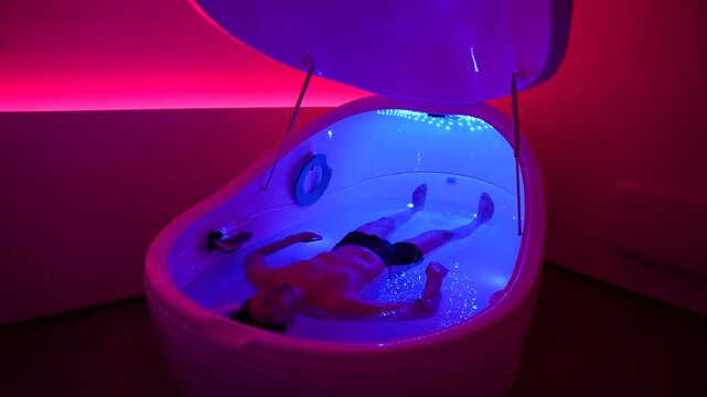 Sensory deprivation therapy session completion in spa pod