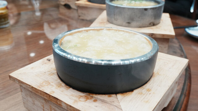 Stone Pot Fish Maw Soup (Bubbling Shot)