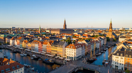 Obraz premium Aerial view of Nyhavn canal district in Copenhagen, Denmark, with colorful buildings and boats.