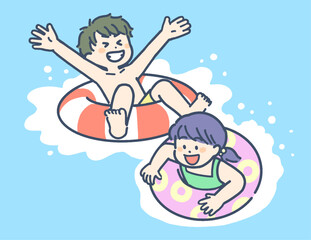 青い水中を浮き輪に浮かんで遊ぶ、男の子と女の子の子供たち © タダエミコ Emiko Tada